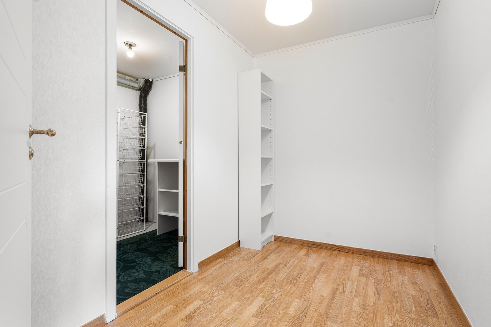 Leiligheten har to store innvendige boder, i tillegg til en utebod. Galleribilde