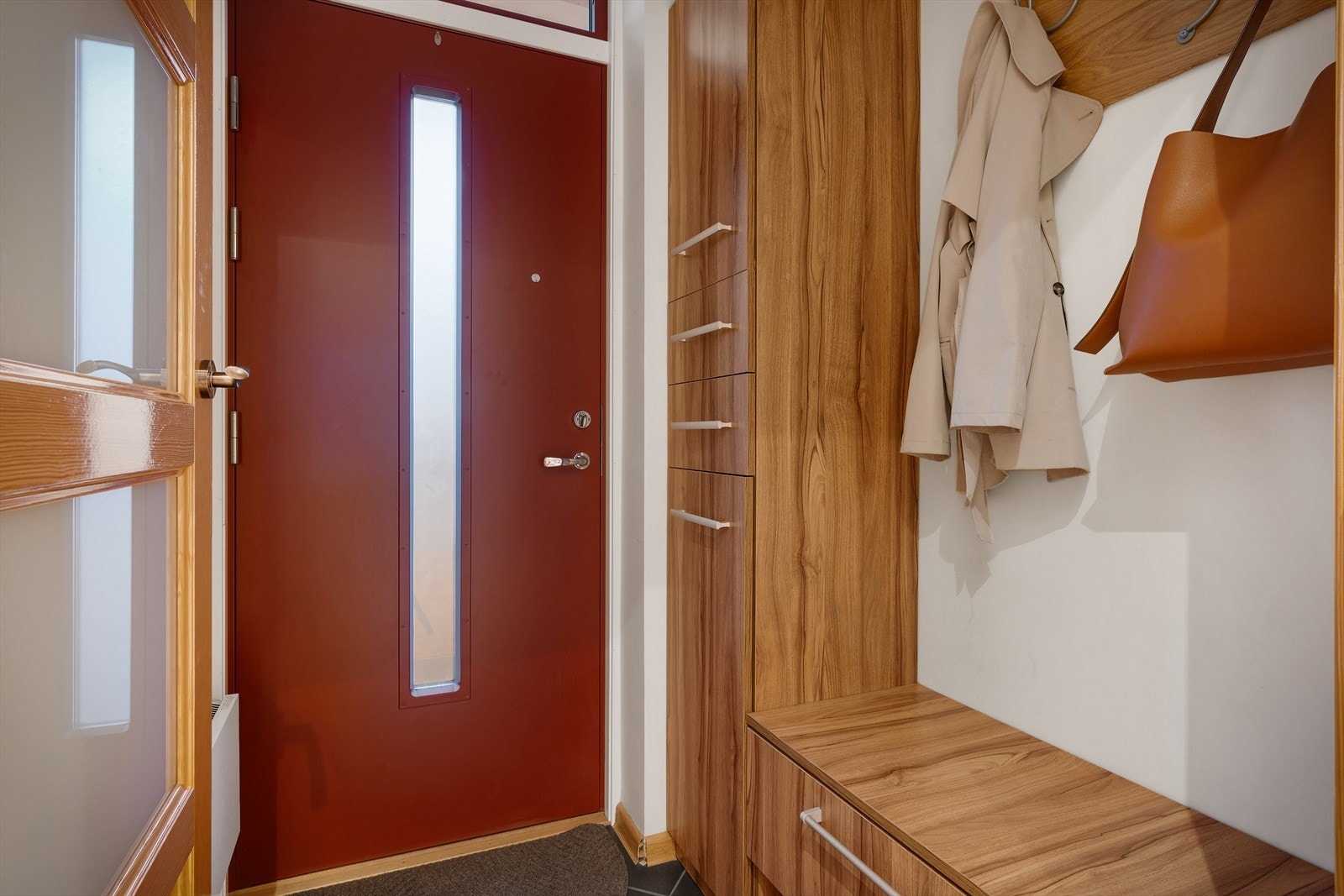 - Stilrene innedører som tilfører boligen et elegant preg - Galleribilde