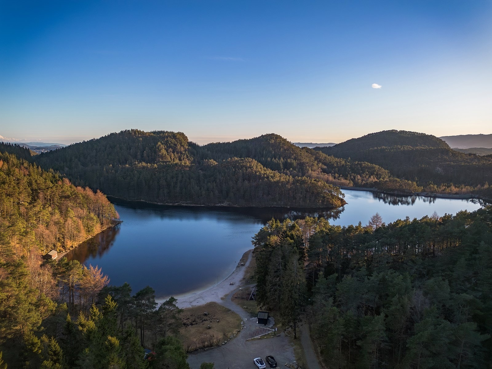 - Et nydelig nærområde med gode turstier og fine badeplasser - Galleribilde