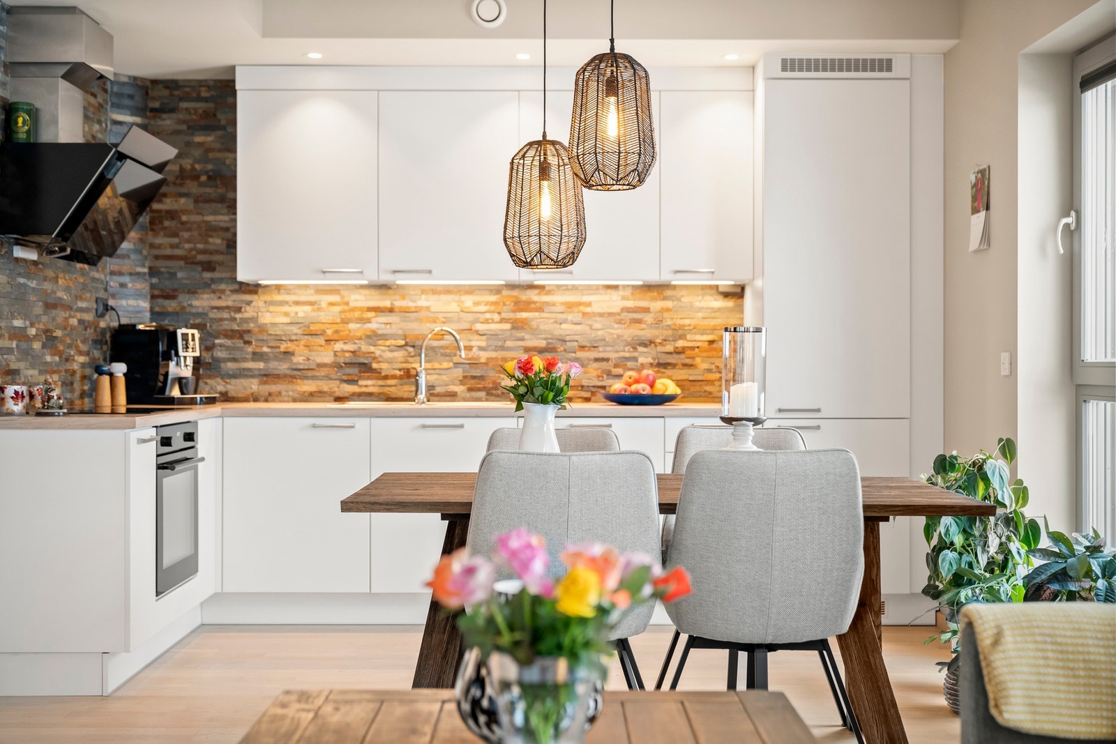 Velegnet plass til spiseplass i tilknytning til kjøkkenet. Galleribilde