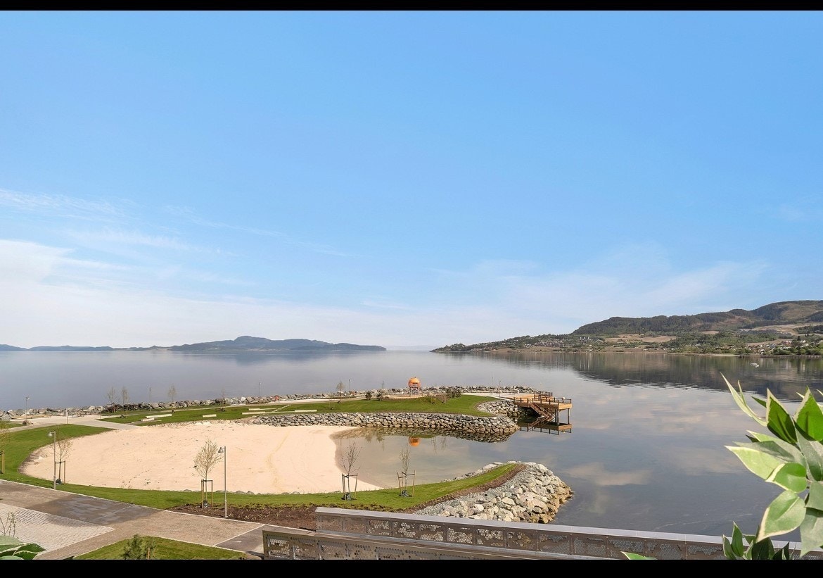 Populær sandstrand på Grilstad Marina Galleribilde