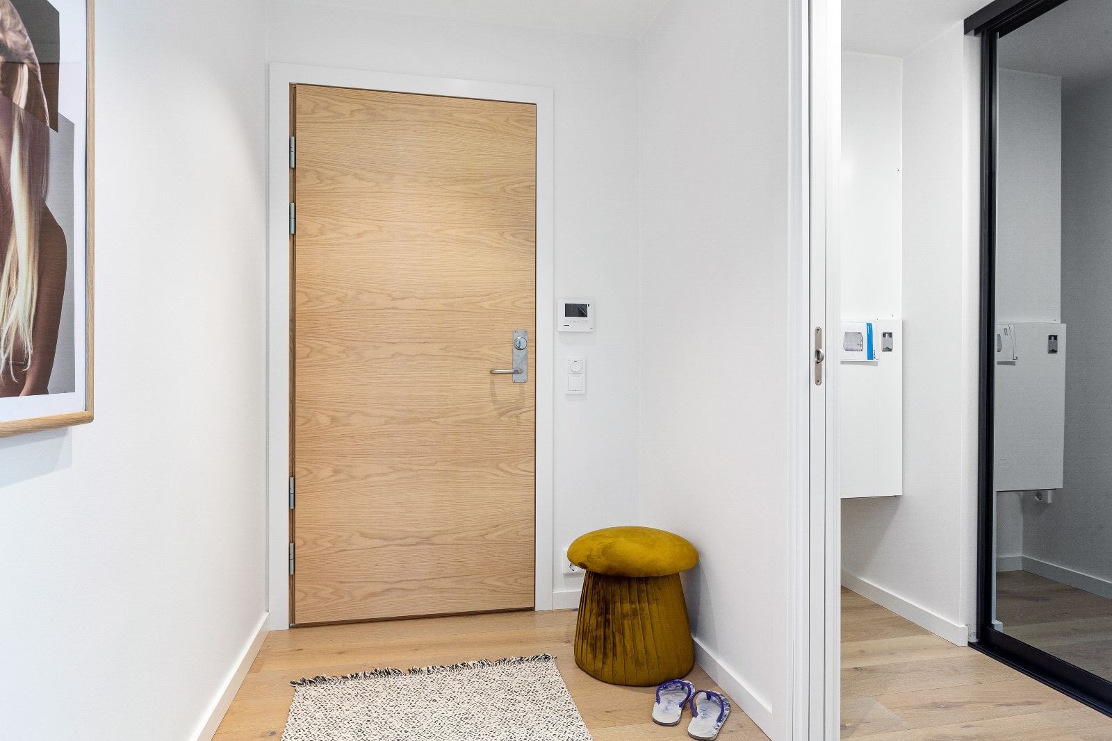 Inngangsparti med innvendig bod til høyre. Galleribilde