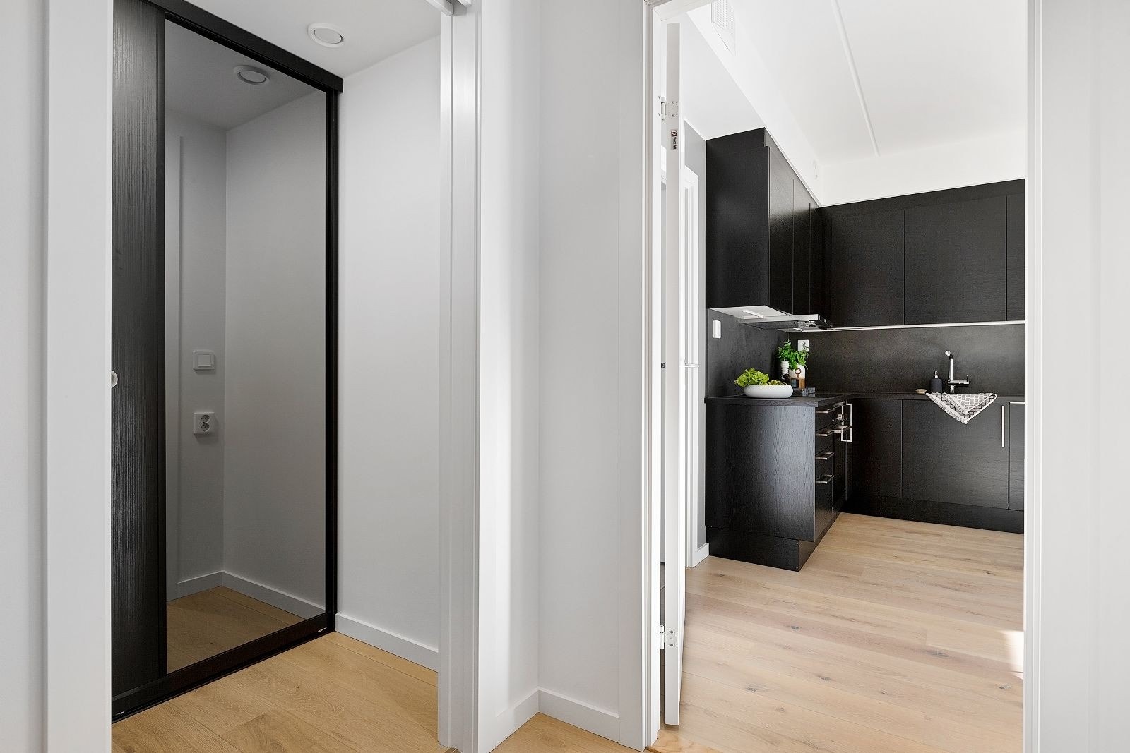 Entré mot kjøkken Galleribilde