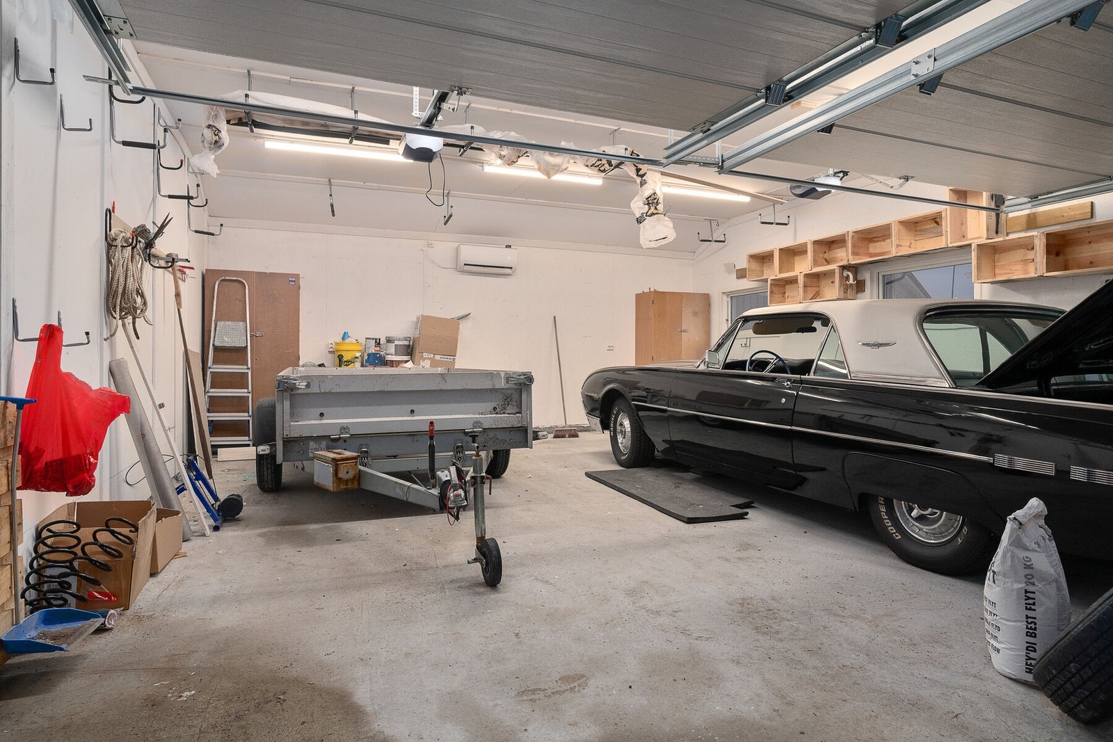 Garasjen innvendig. Galleribilde