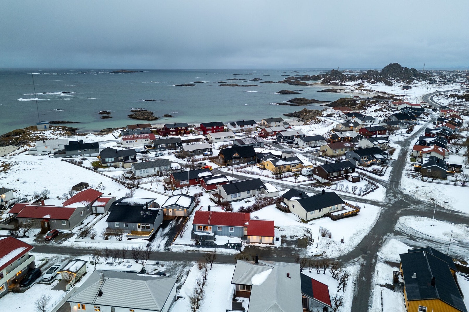 Eiendommen på ca. 0,9 mål ligger i Nordlysveien - et attraktivt og etablert boligområde på Toften ved innkjøringa til Andenes. Galleribilde