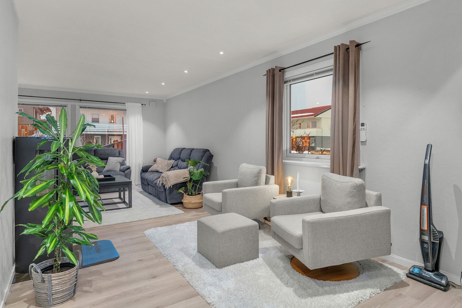 Boligen fra 1978 er senere påbygget og ombygget, jevnlig vedlikeholdt og stedvis oppgradert. Ytterligere vedlikehold og modernisering kan påregnes. Galleribilde