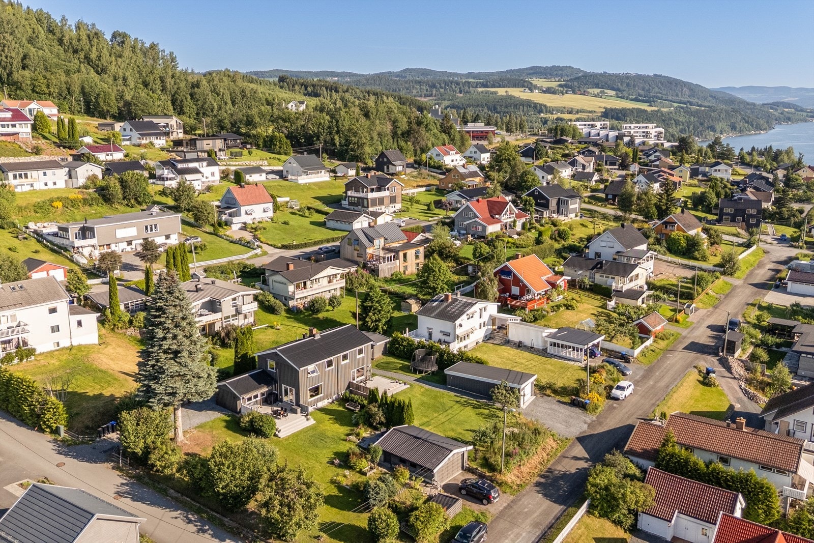 Meget barnevennlig med kort vei til Freheim, Bjørnsveen og Tranberghallen. Galleribilde