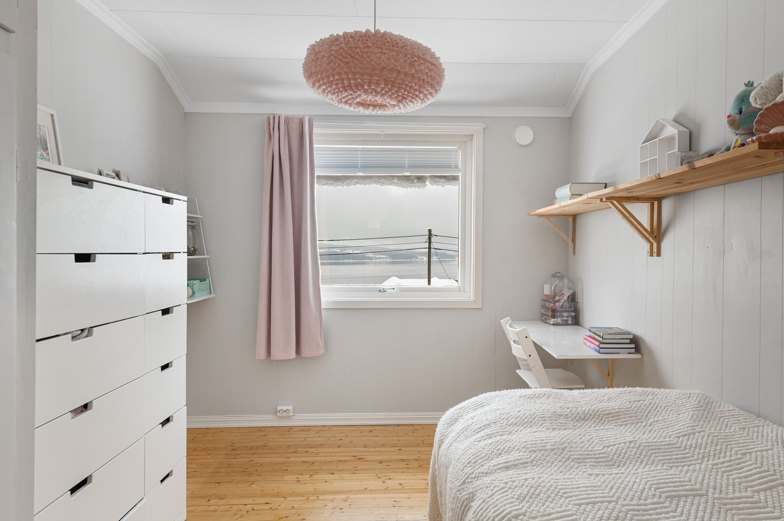 Soverom 3 - Også dette av fin størrelse med ulike muligheter til møblering. Galleribilde