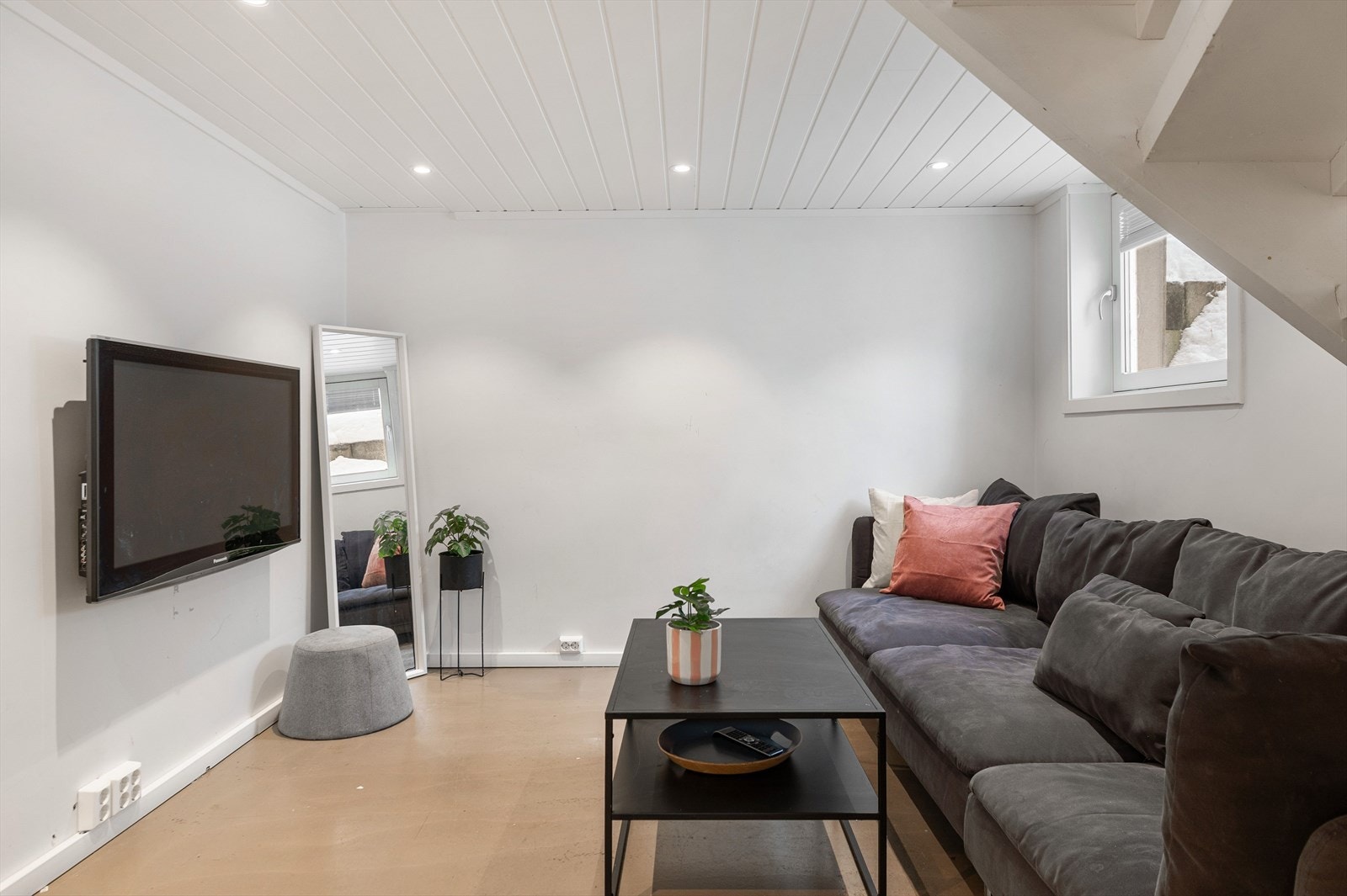 I kjelleren har man en romslig stue - Perfekt avdeling for barn og ungdom. Galleribilde