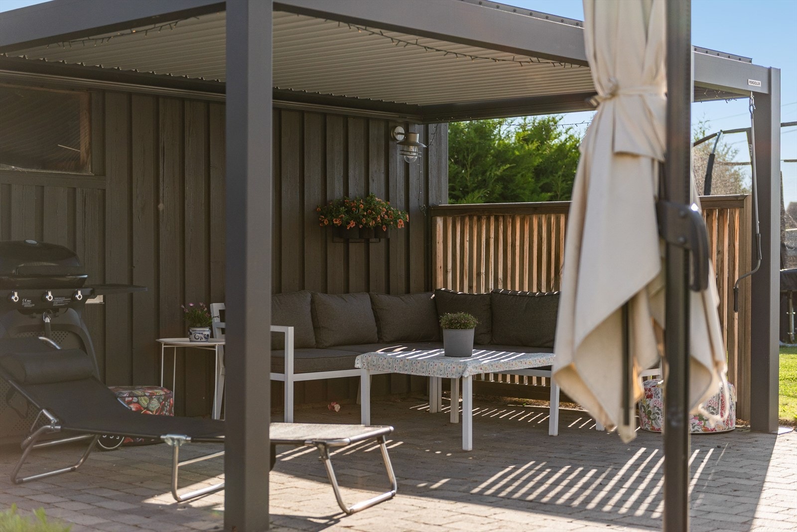 Detalj - Skjermet sone under pergola. Galleribilde