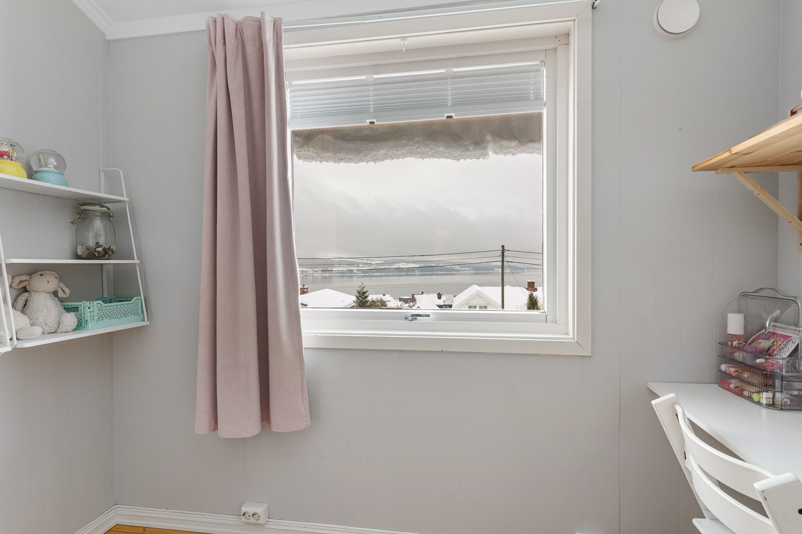 Flott mjøsutsikt fra denne etasjen! Galleribilde