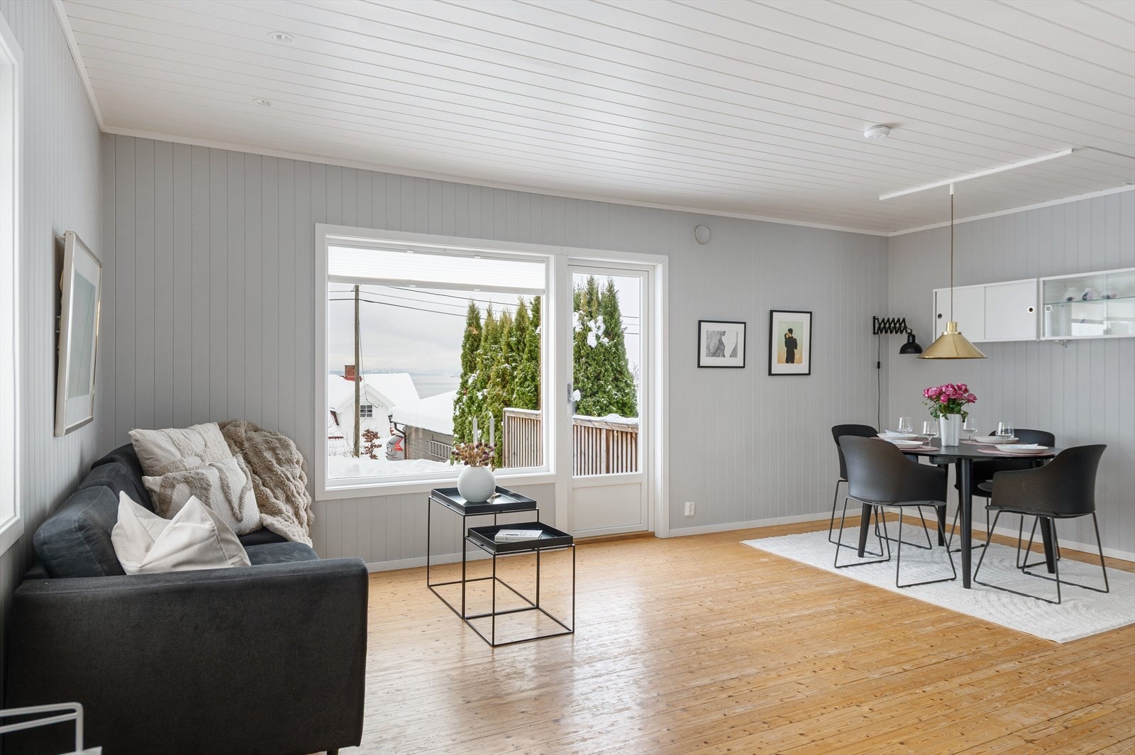 Stue og spisestue ligger i en åpen og sosial løsning - Her kan du møblere etter egne behov! Galleribilde