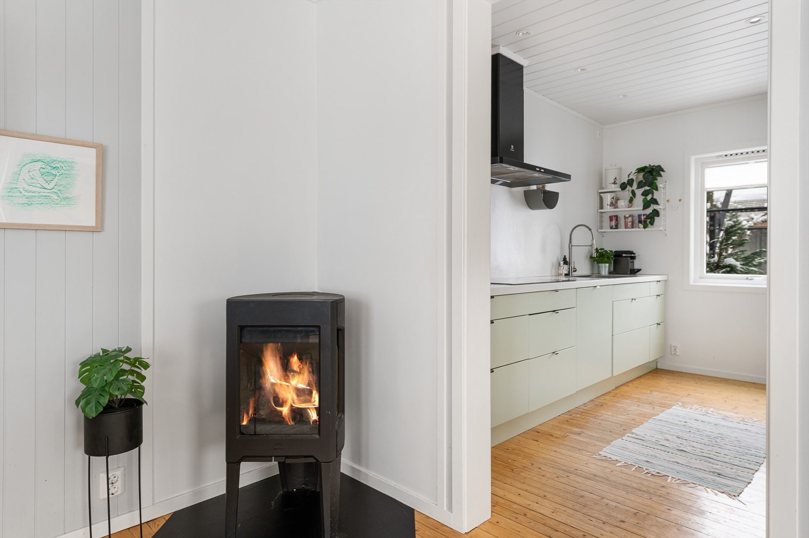 Kjøkkenet ligger i egen avdeling og ble modernisert med ny innredning i 2018. Galleribilde