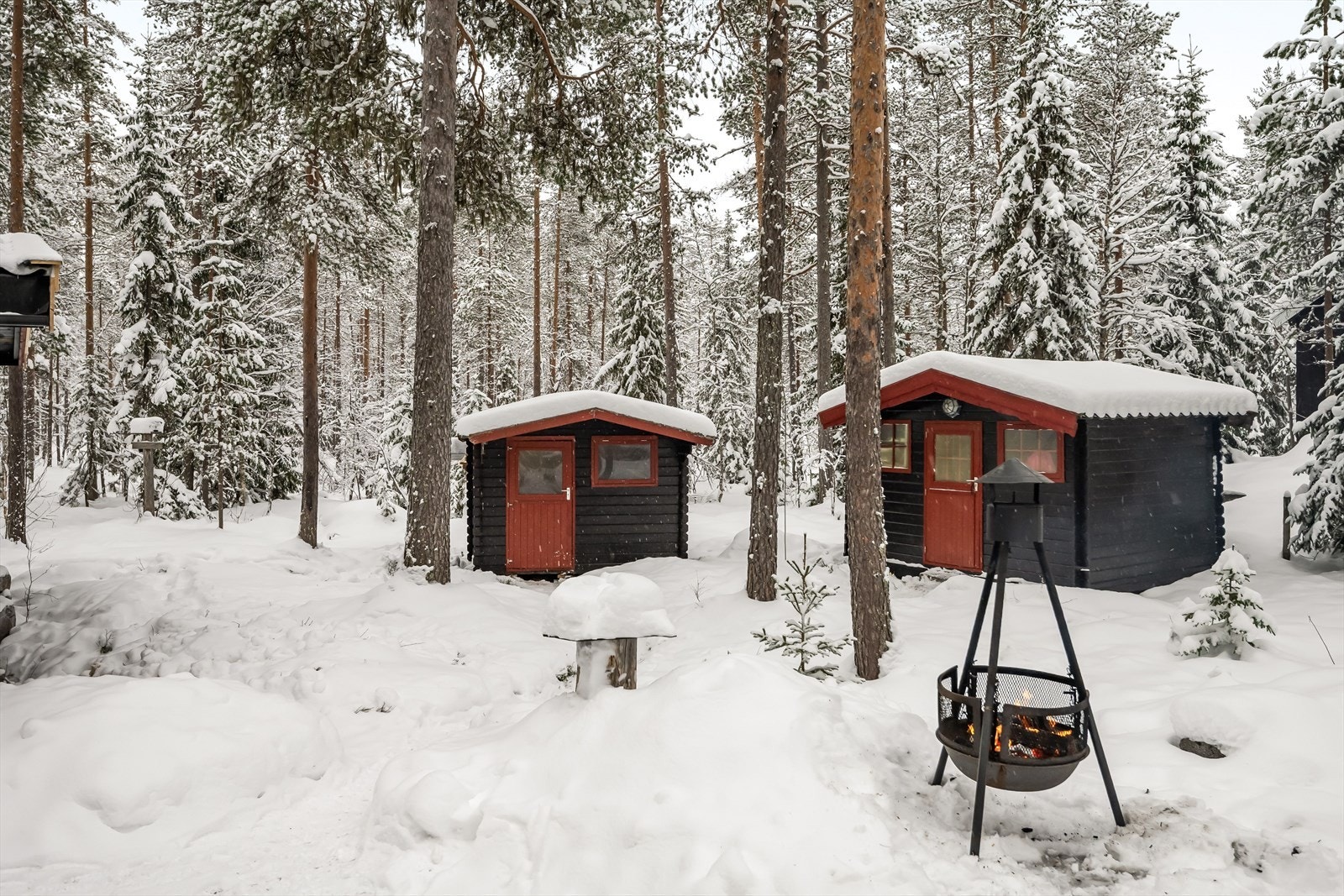 Frittstående vedbod på ca. 5 kvm samt frittstående bod på ca. 10 kvm oppført i 2006. Galleribilde