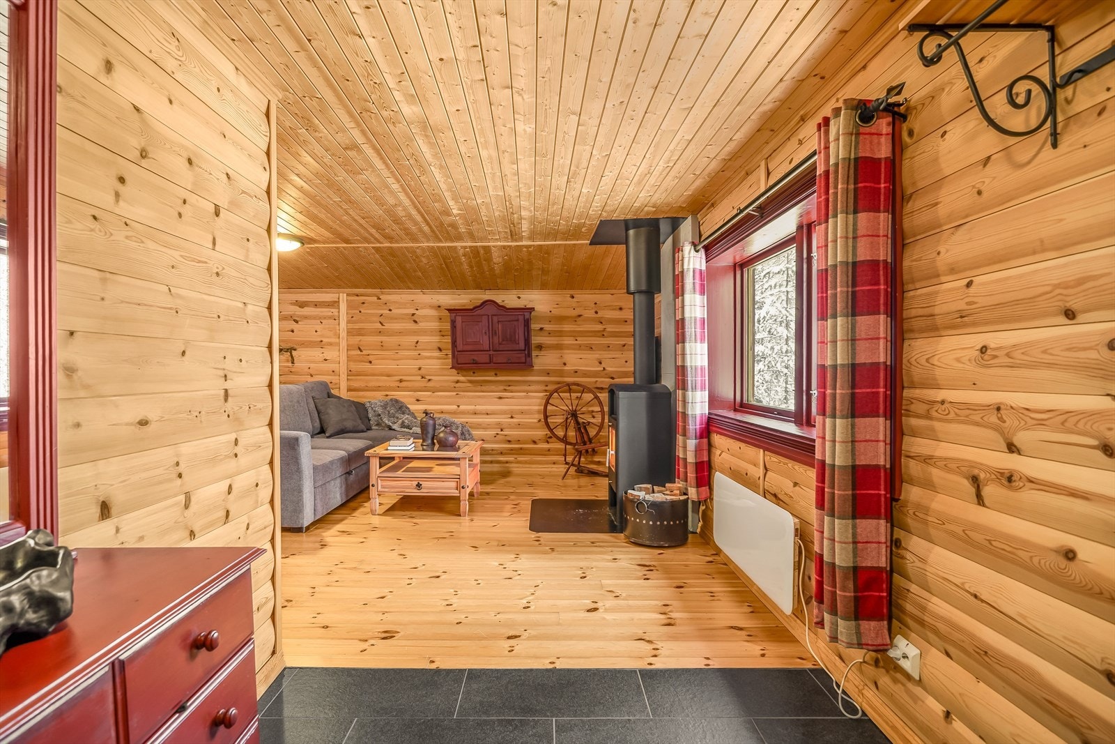 Fritidsboligen har to stuer, perfekt for storfamilien! Galleribilde