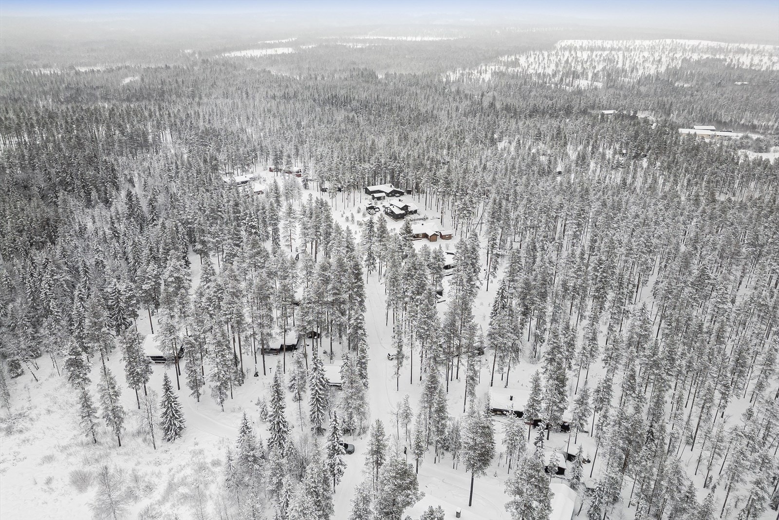 Fritidsboligen ligger i et koeslig, lite hyttefelt i Østby, med nærhet til både Trysil sentrum og Långflons shoppingsenter. Galleribilde
