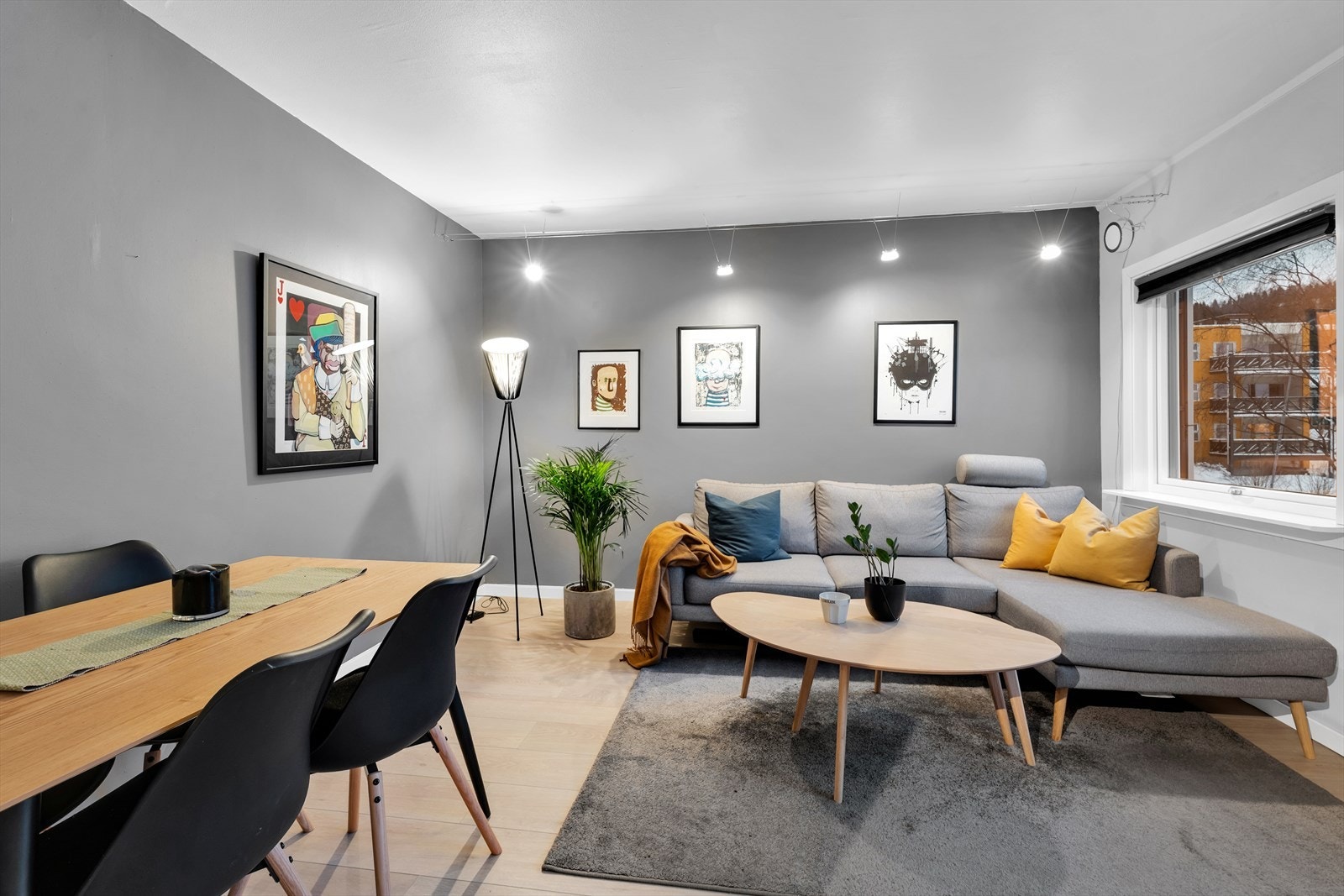 Her får du en flott og innbydende 2-roms med balkong, god standard og barnevennlig beliggenhet. Galleribilde