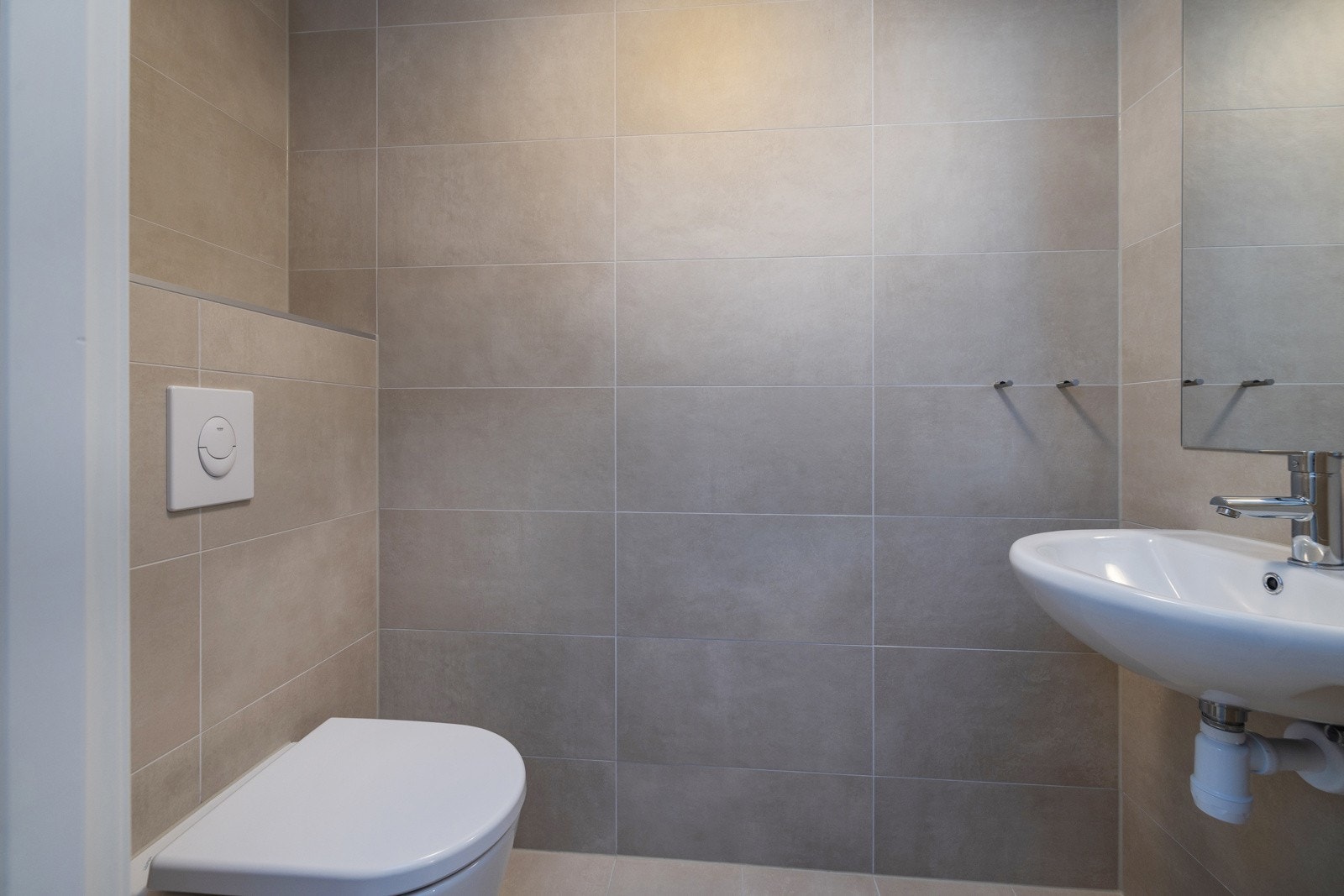 Leiligheten har i tillegg et separat toalettrom med adkomst fra entreen. Galleribilde