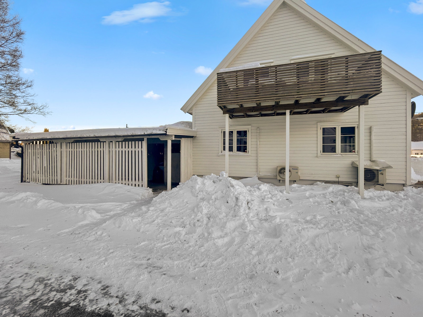 Mye oppbevaringsplass og mulighet til å tørke klær Galleribilde