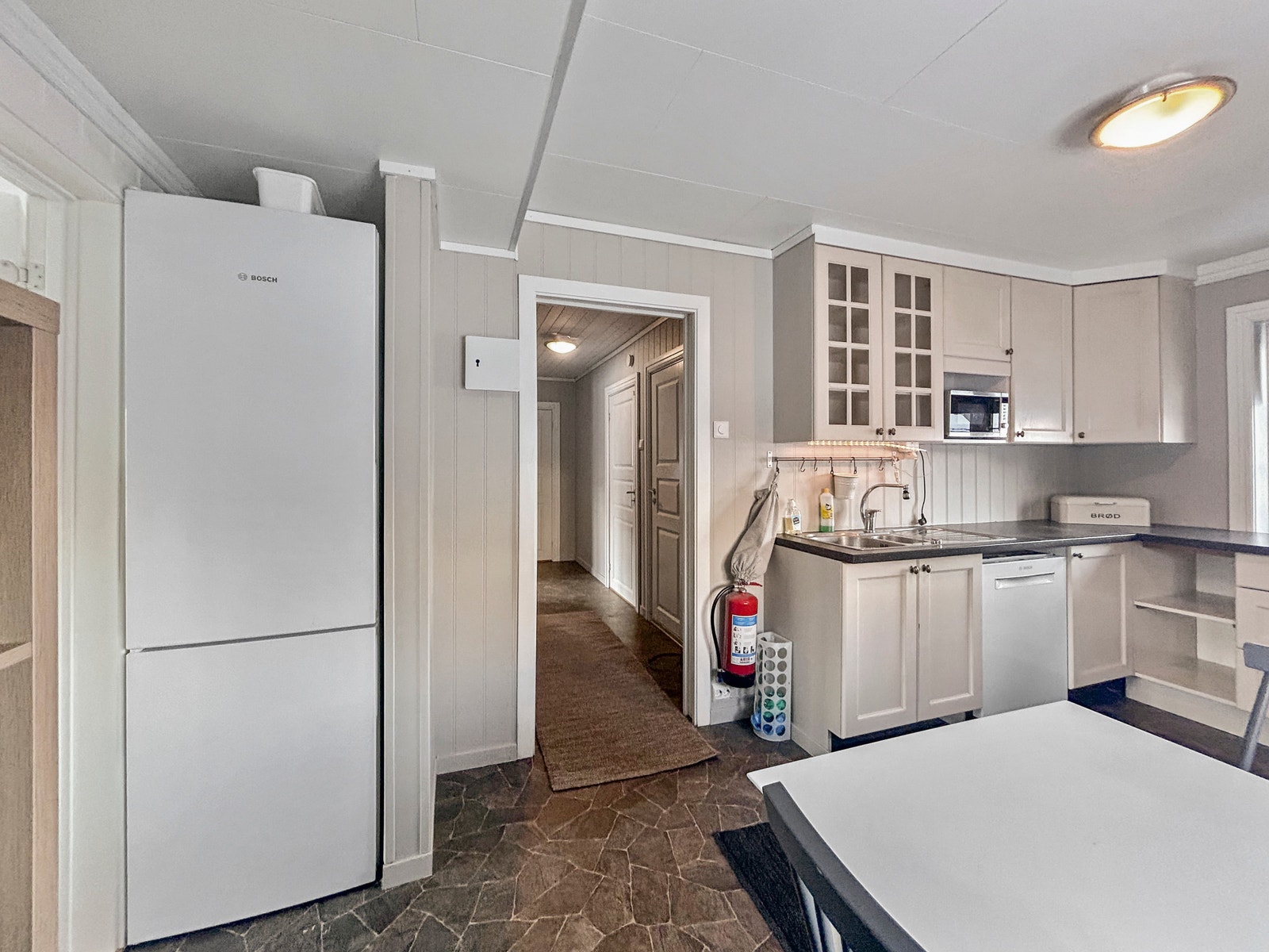 Hvitevarer medfølger til kjøkken Galleribilde