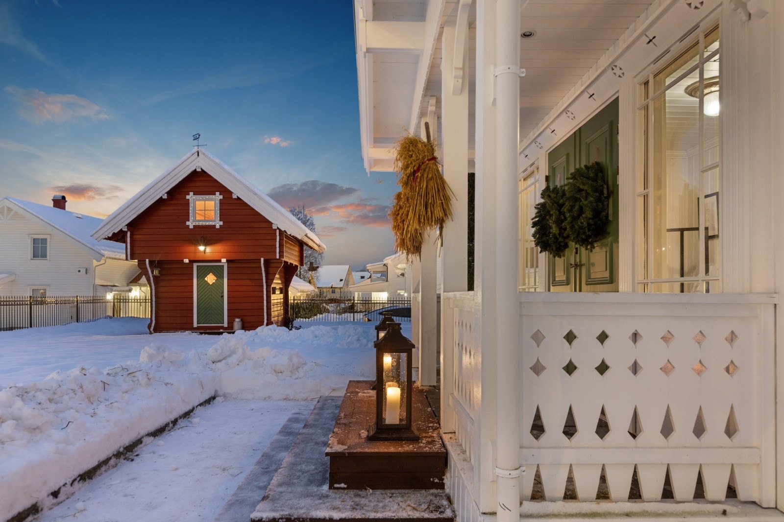 Boligen byr på to innganger, der den ene er ideell til daglig bruk, mens den andre gir en hyggelig adkomst for gjester. Galleribilde