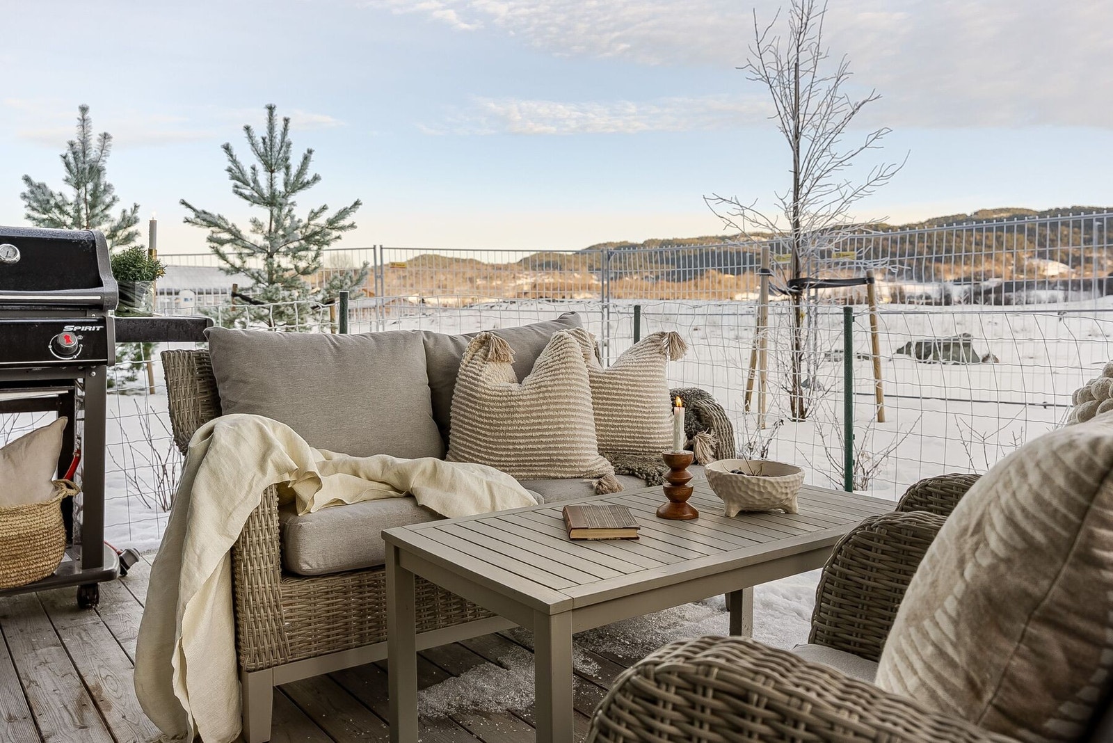 Med sin østvendte beliggenhet har man sol fra morgen til ca. klokken 16.00 på sommerstid. Galleribilde