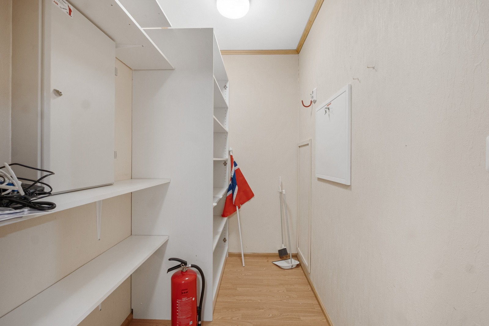 Innvendig bod for ekstra oppbevaringsplass. Galleribilde