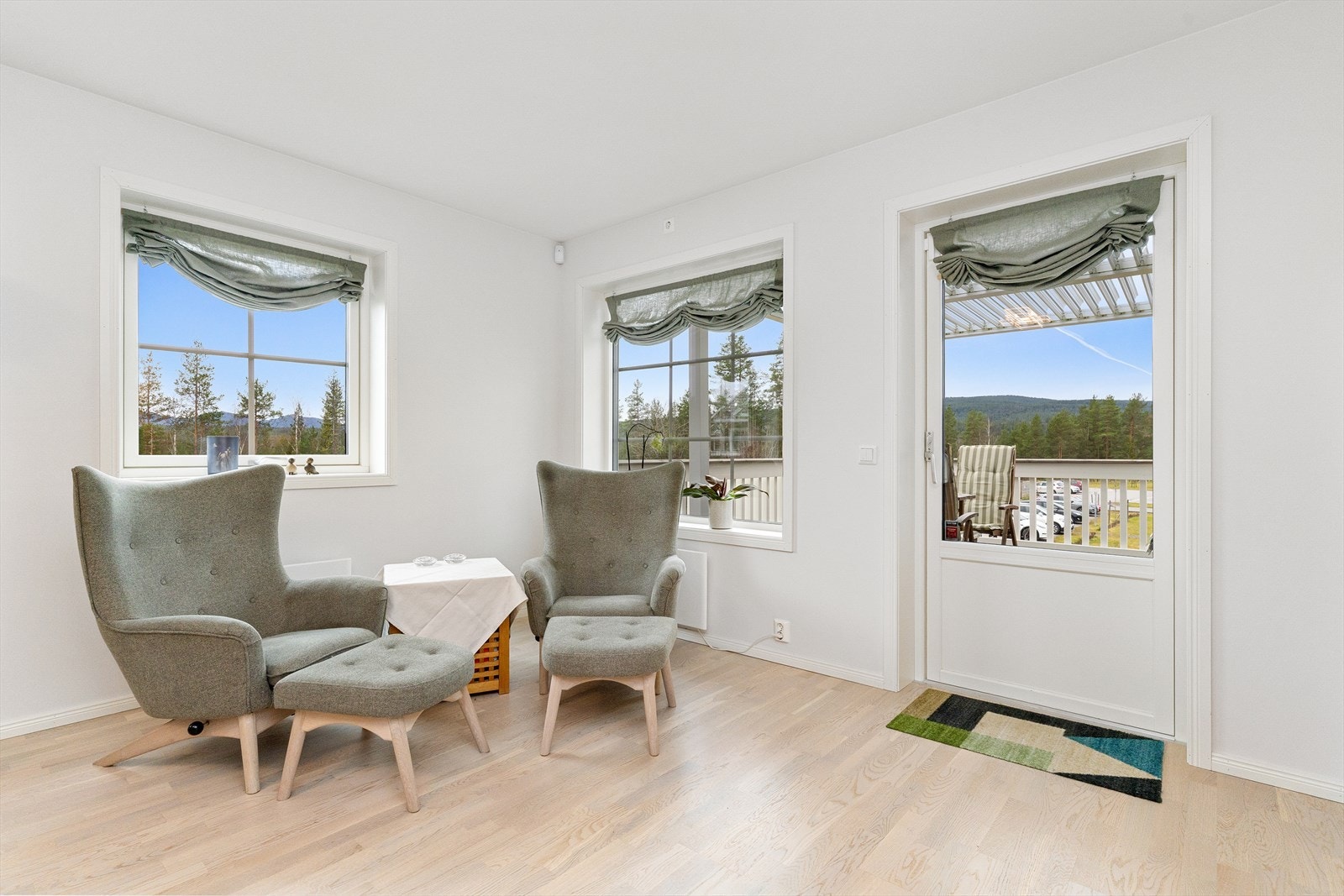 Ut for stuen kommer du til balkongen. Galleribilde