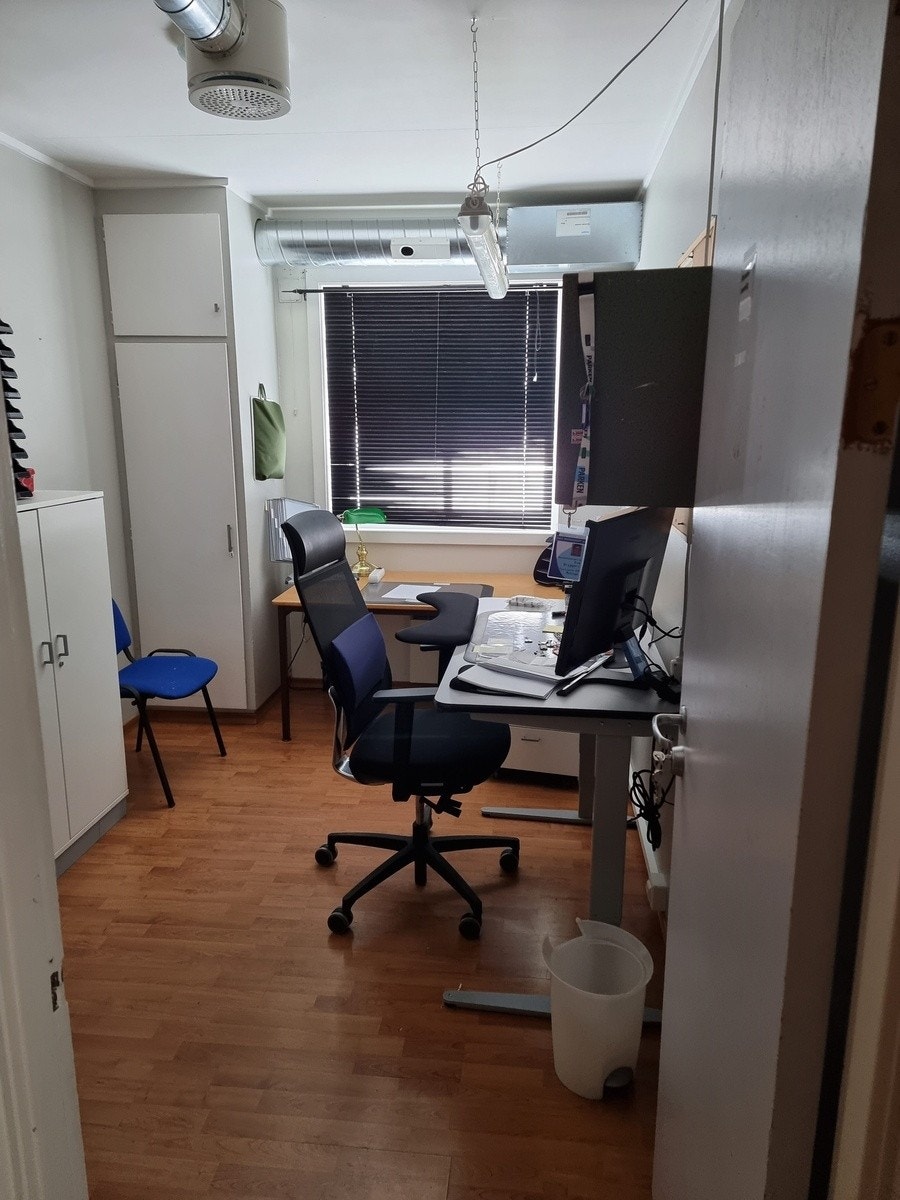 De tre soverommene var møblert som kontorer da bildet ble tatt Galleribilde