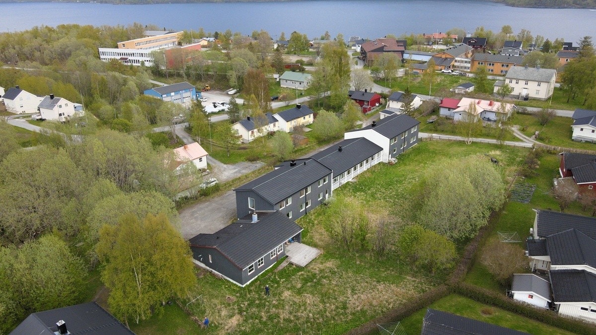 Huset nærmest. Egen hage, gårdsplass og garasje Galleribilde