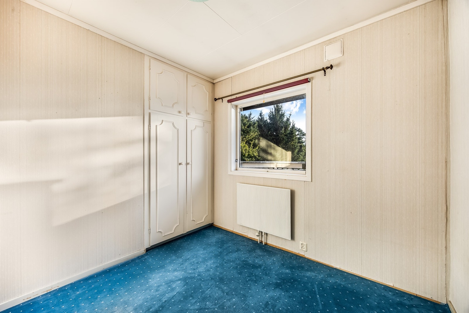 Soverom 3 med stedbygd garderobeløsning. Galleribilde