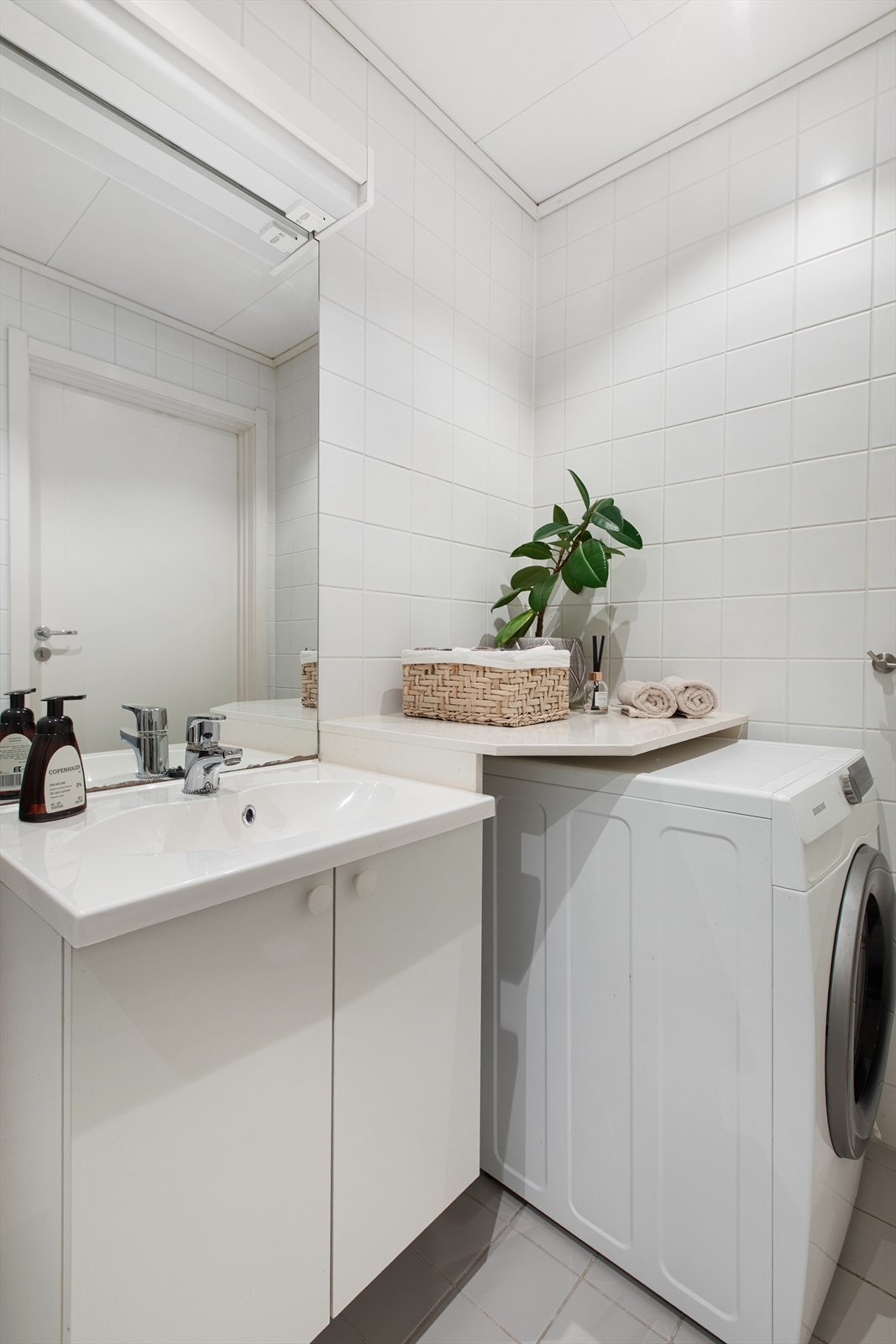 Badet har opplegg for vaskemaskin. Galleribilde