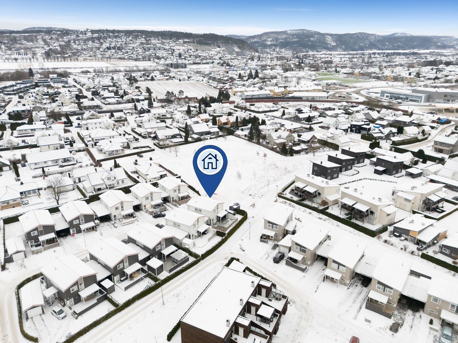 Det er flotte tur- og rekreasjonsområder i nærheten med blant annet Frydentopp på Vestsiden med sti over Kverndammen til Klyve. Galleribilde