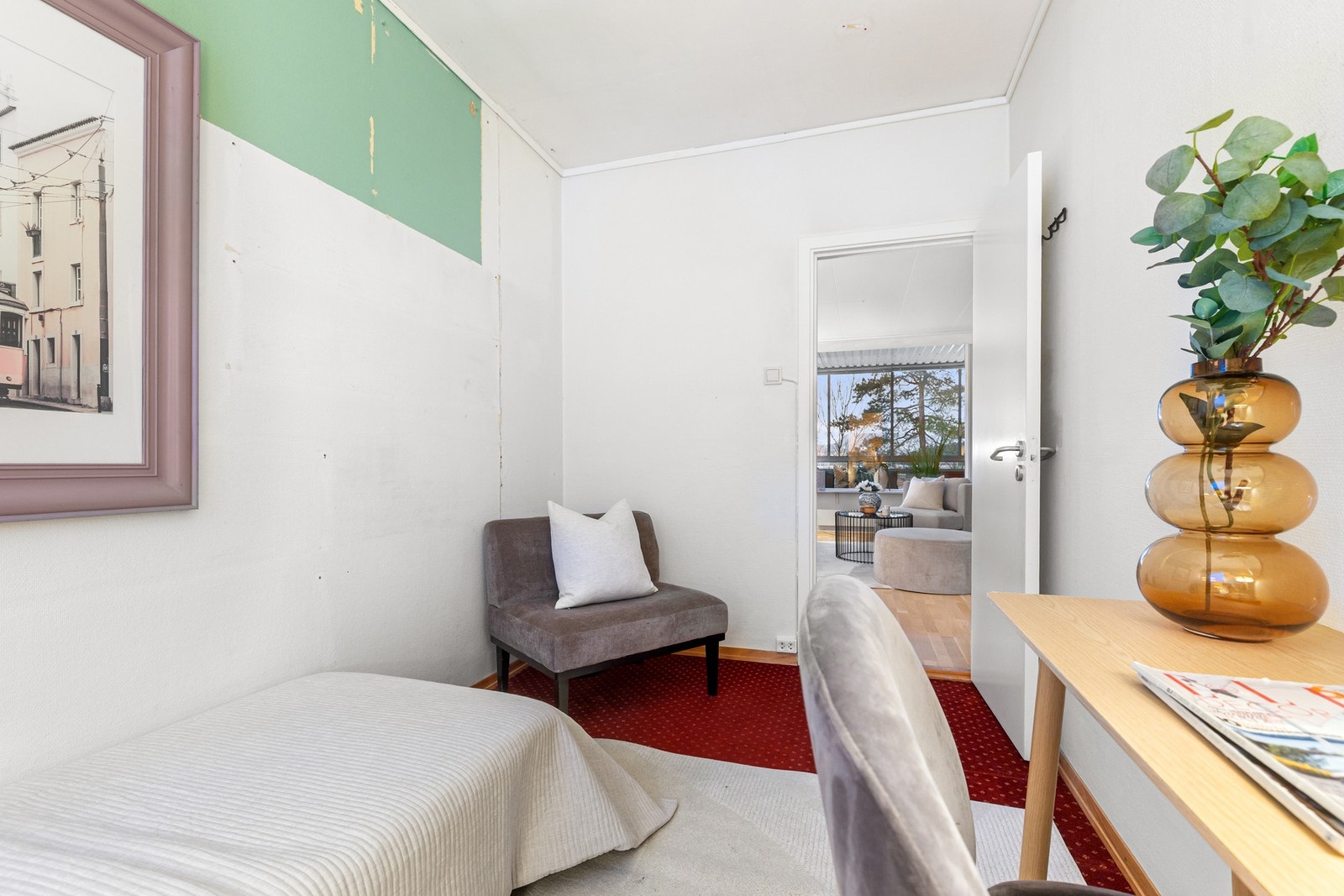 Dette rommet tar man seg inn til via stuen. Galleribilde