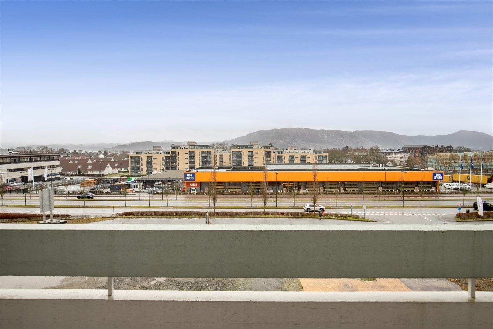 Umiddelbar nærhet til bussvei og flere fasiliteter Galleribilde