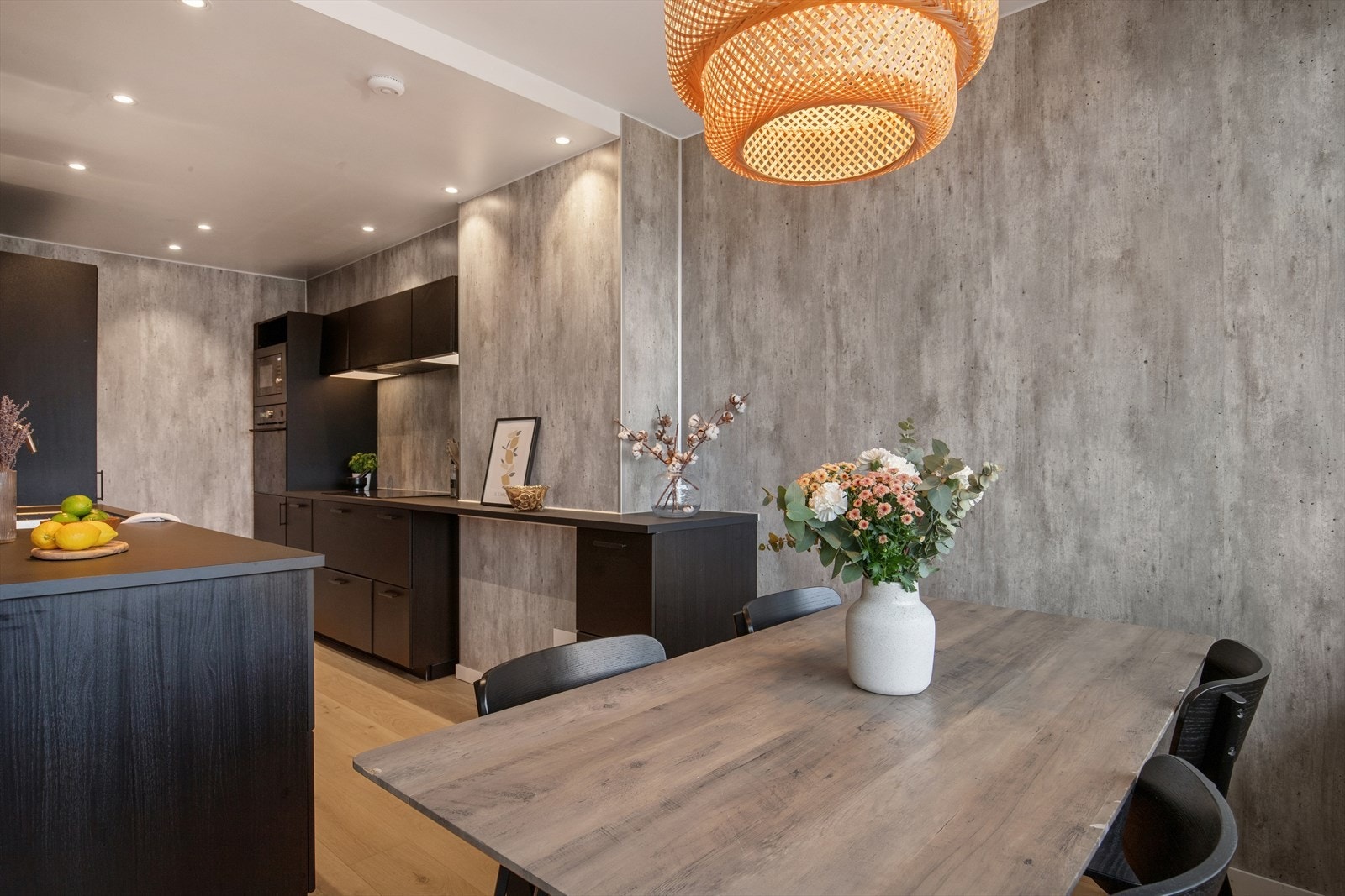 Spisestue vendt mot kjøkkenet. Galleribilde