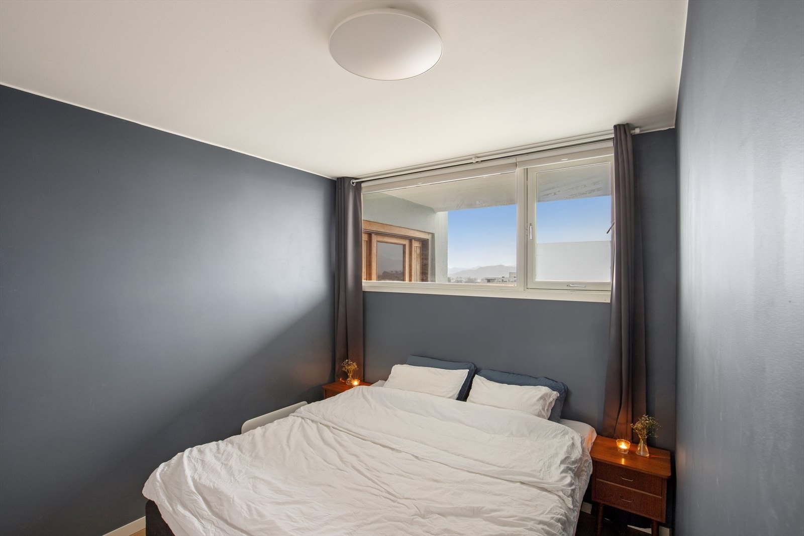 Soverom med plass til dobbelseng. Galleribilde