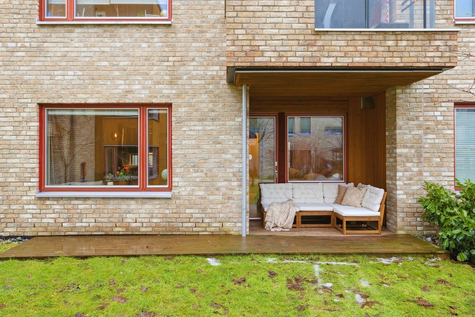 På sommerstid har du ettermiddagssol fra ca.16, frem til solen går ned. Galleribilde