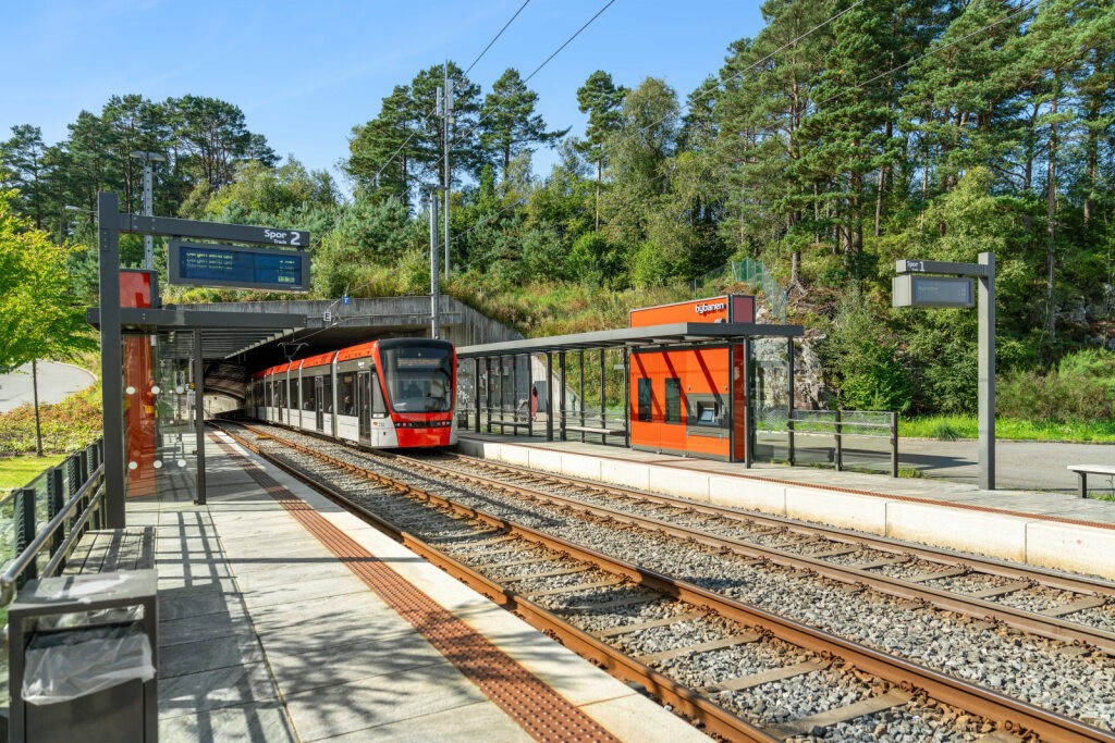 Bybanestoppet er 5 minutter gange fra døren. Galleribilde
