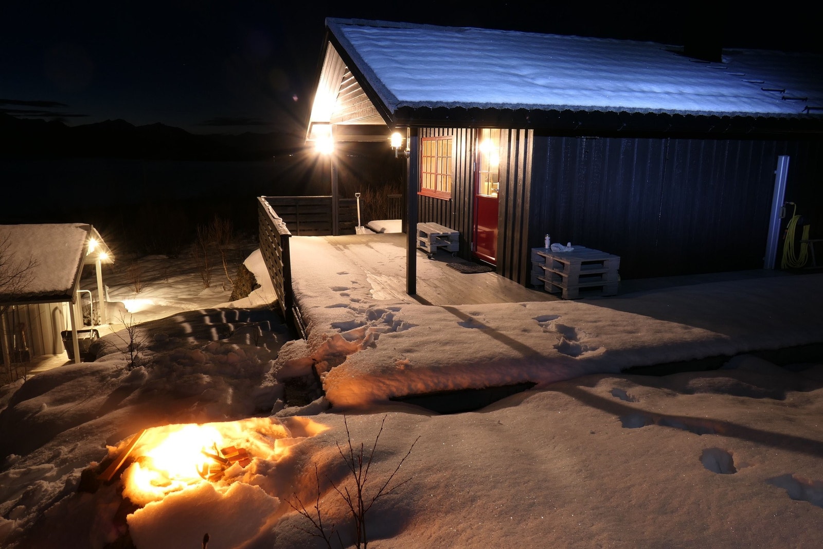 Vinter med bålkos Galleribilde