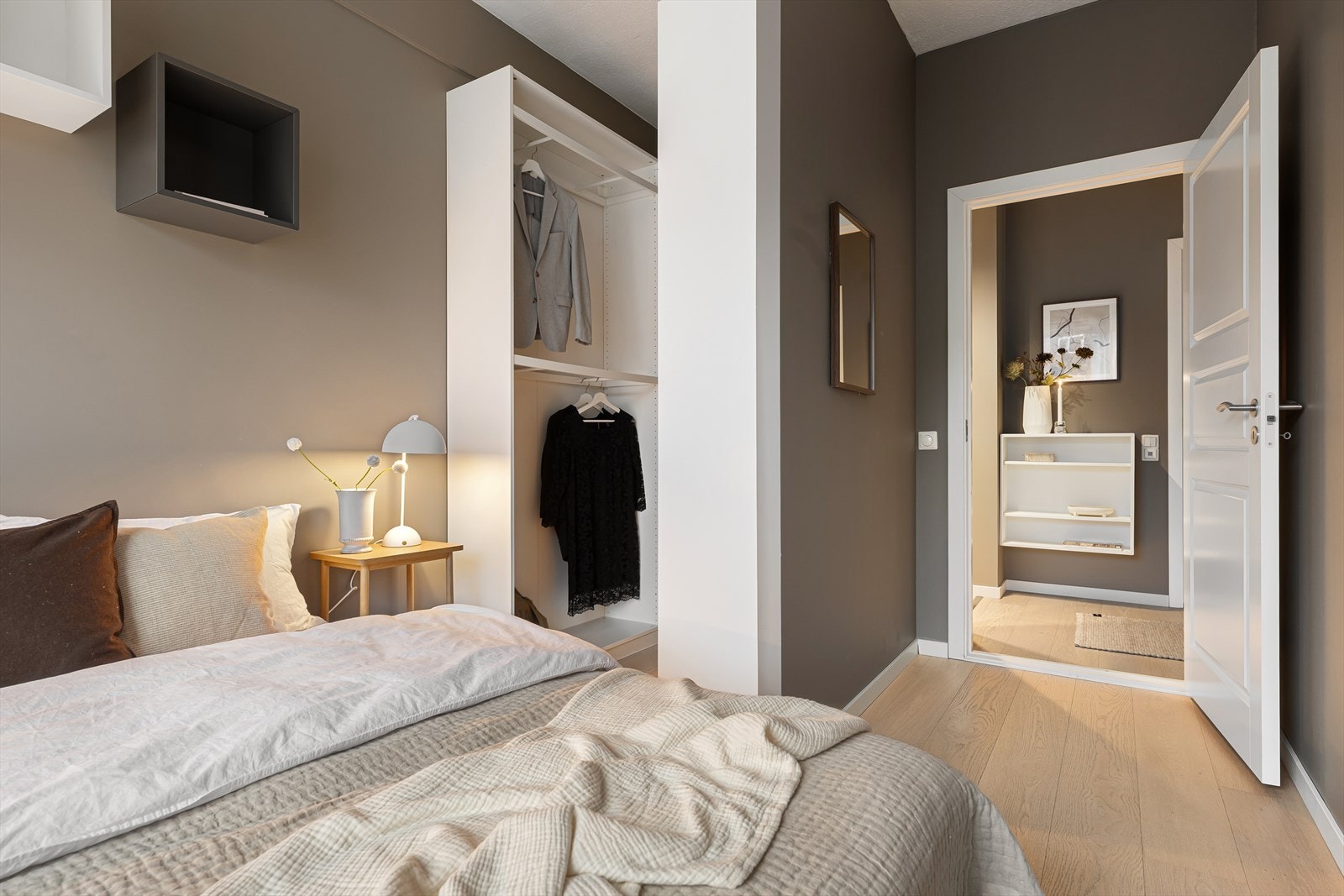 Hovedsoverommet har naturlig avsatt plass til garderobeskap Galleribilde