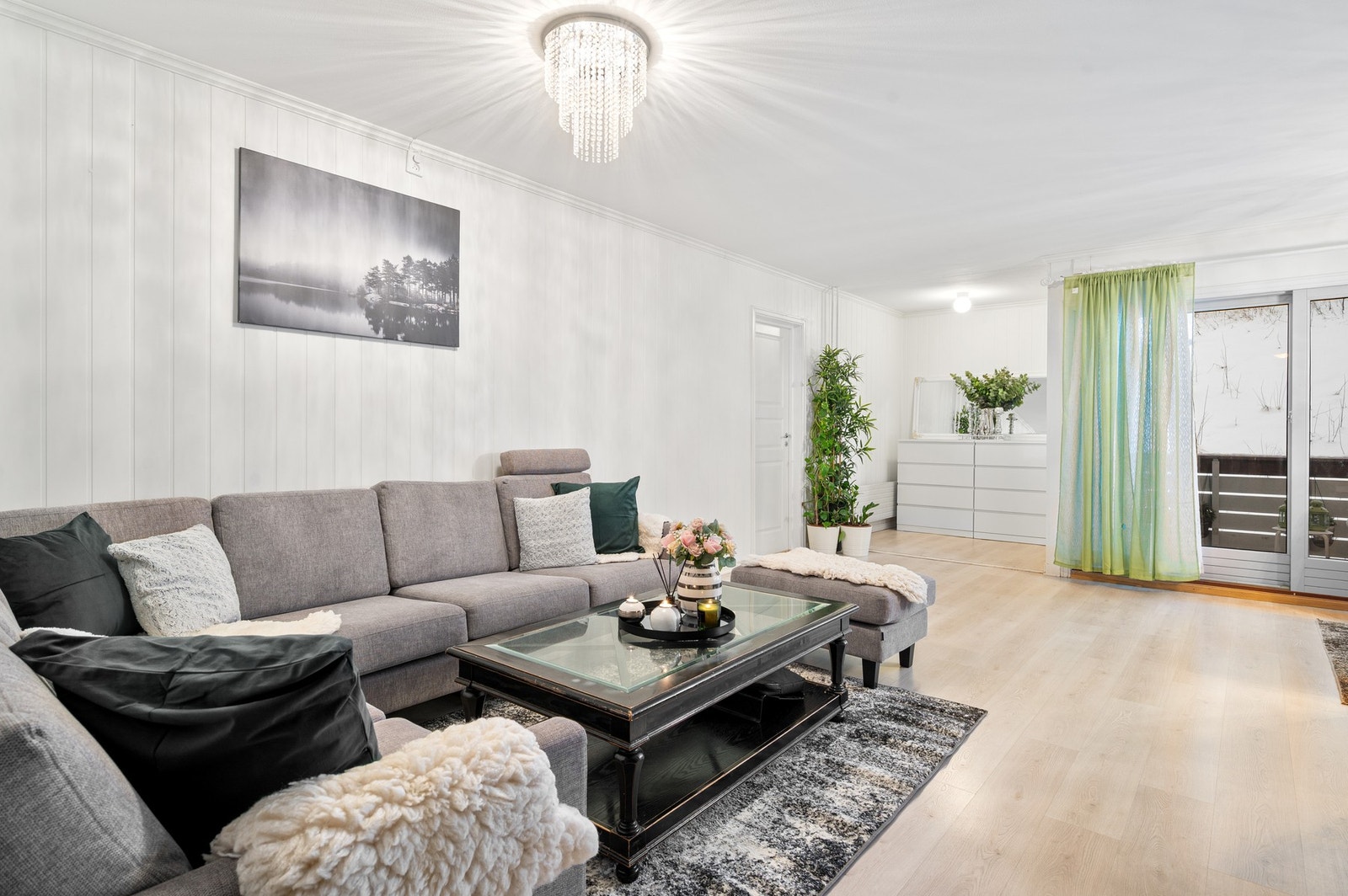 Mats Eidem v/ EiendomsMegler1 ønsker velkommen til Sollia 17! Foto: Krogstad og Nervik (Jens Martin Nervik) Galleribilde