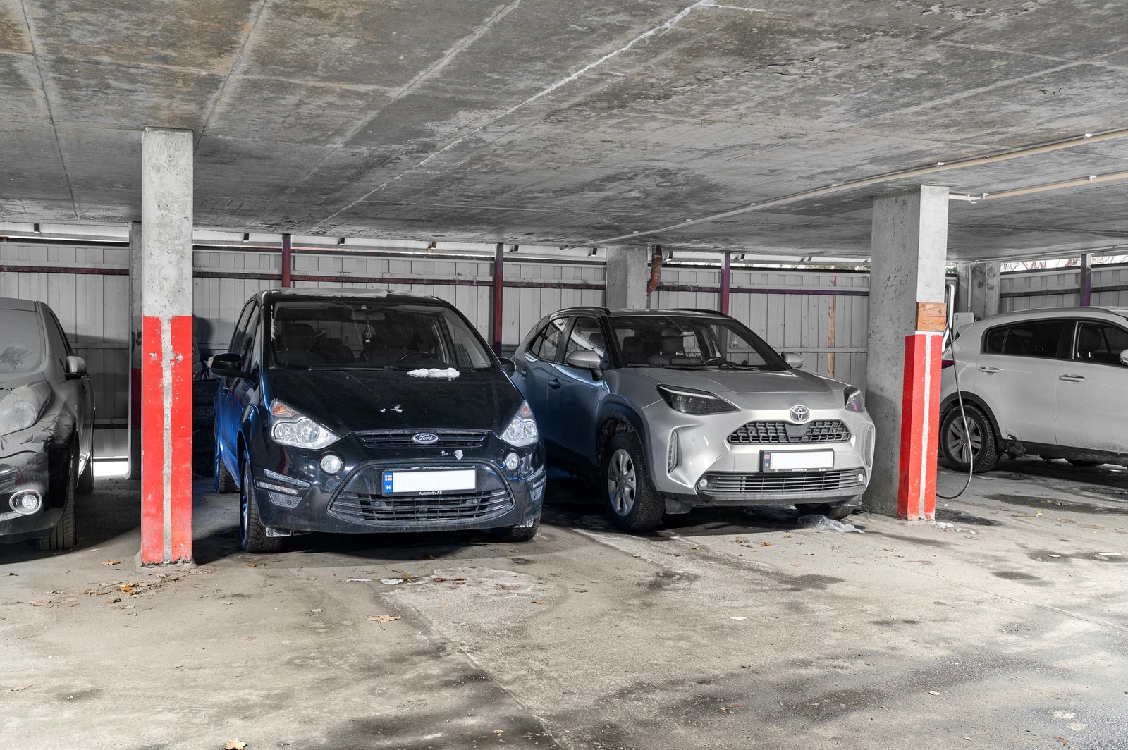 Det medfølger 1 parkeringsplass m/motorvarmer i felles garasjeanlegg. Galleribilde