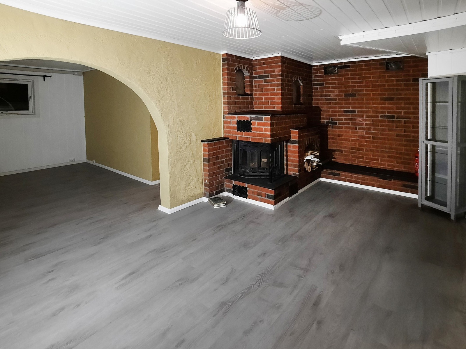 Selger sine bilder fra hybeldel.
Hybel er med oppgraderte overflater og vinduer av nyere dato Galleribilde