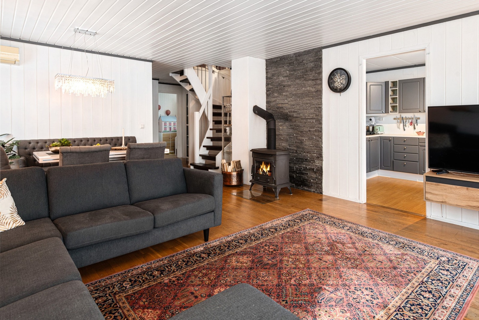 Peisovn og varmepumpe gir lun varme på kalde vinterdager. Galleribilde