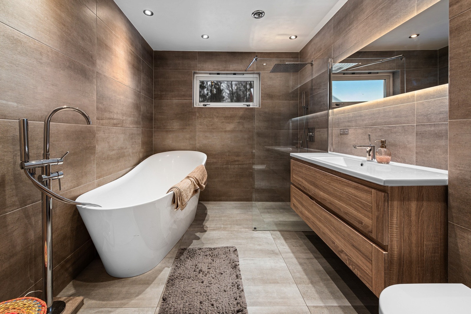 Pent oppusset bad i hoveddel fra 2018 Galleribilde