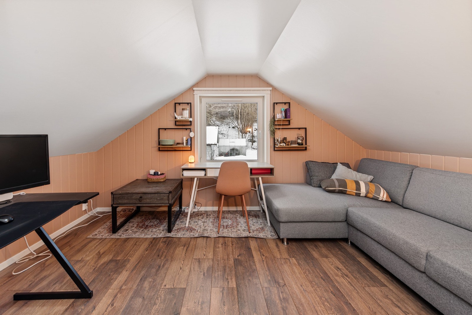 Soverom nr. 2 i logtetasje Galleribilde