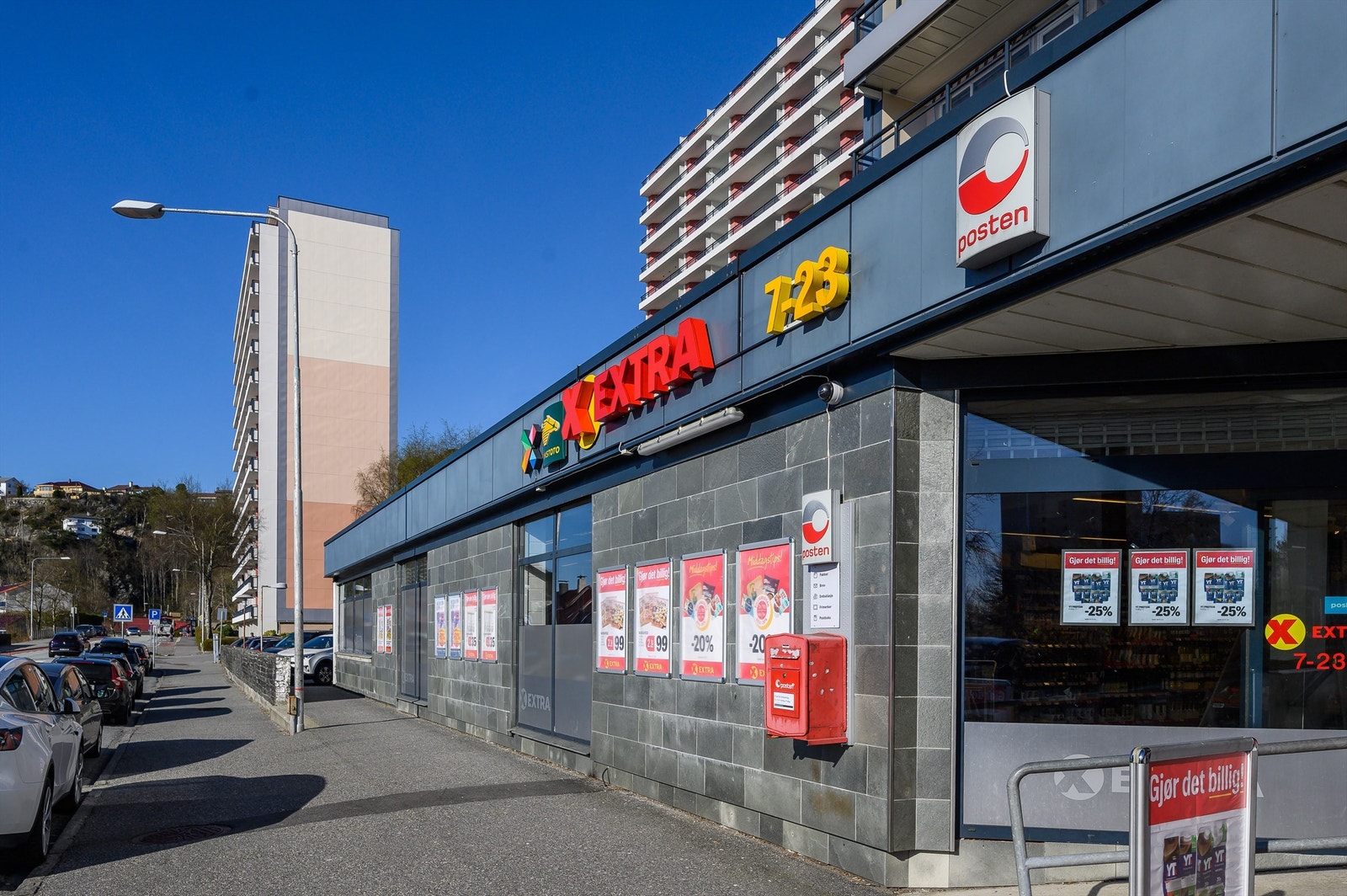 Coop Extra ligger i bunnen av naboblokken. Galleribilde