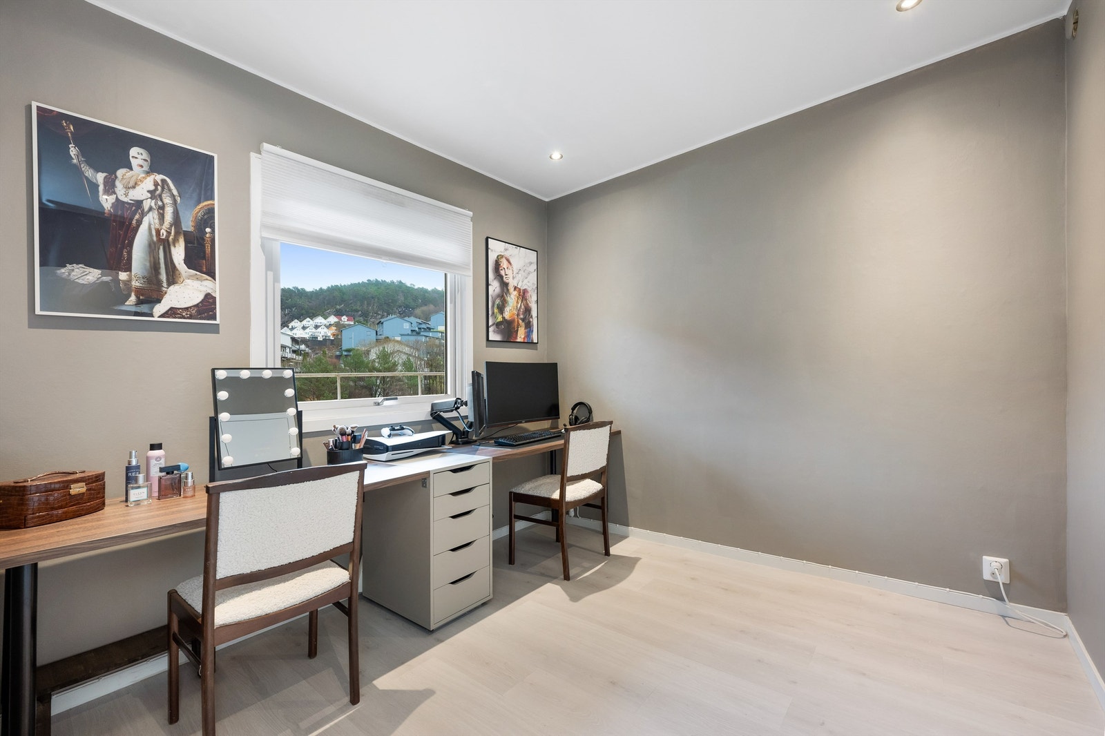 Her er det også god plass til seng og oppbevaring. Galleribilde