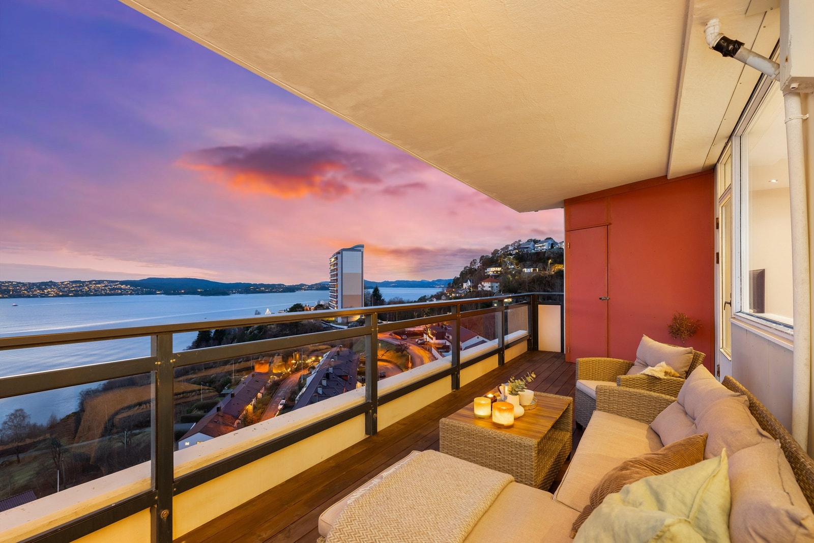 Andre veien ser du også mot Alver og Frekhaug. Galleribilde